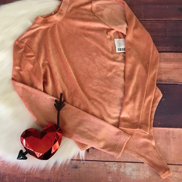 🛍Out from Under Velour Bodysuit Peach Medium - Picture 4 of 7